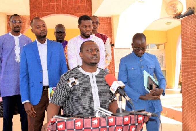 Sécurisation des sites miniers : Par du matériel de surveillance tels que les drones et les caméras infra-rouges