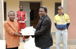 Santé communautaire : SOMISA fait un don de 300 moustiquaires aux populations impactées