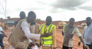 Burkina Faso : le ministre des Mines visite des carrières illégalement exploitées