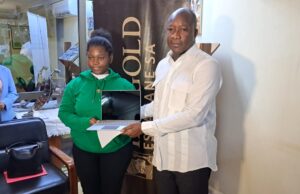Education : La société minière IAMGOLD Essakane SA offre 32 ordinateurs portables aux meilleurs bacheliers 2022