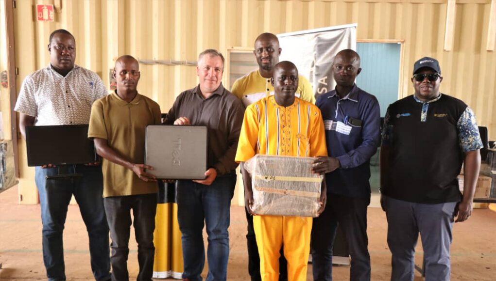 Éducation : La mine IAMGOLD Essakane SA offre 90 ordinateurs à 9 établissements scolaires de la région du Sahel