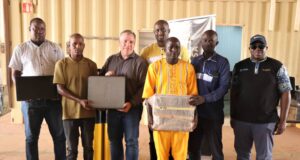 Éducation : La mine IAMGOLD Essakane SA offre 90 ordinateurs à 9 établissements scolaires de la région du Sahel