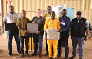 Éducation : La mine IAMGOLD Essakane SA offre 90 ordinateurs à 9 établissements scolaires de la région du Sahel