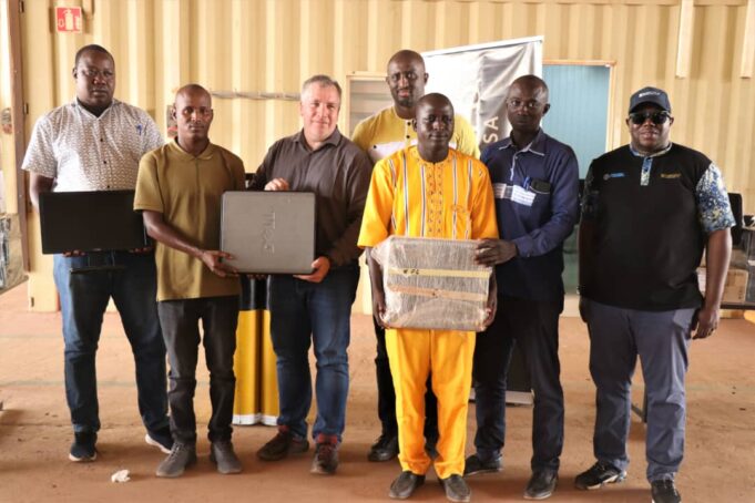 Education: The IAMGOLD Essakane SA mine donates 90 computers to 9 schools in the Sahel region