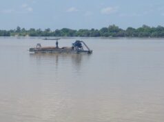 Dredging for gold: a dangerous activity in the bed of the River Niger