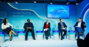 Helen Clark, la présidente de l’ITIE, à Davos : la transition énergétique nécessite une gouvernance inclusive