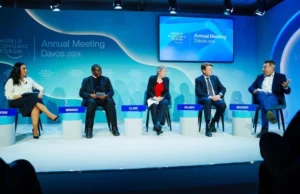 Helen Clark, la présidente de l’ITIE, à Davos : la transition énergétique nécessite une gouvernance inclusive