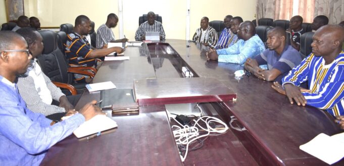 Suspension des autorisations d’exportation de l’or : des organisations des artisans miniers échangent avec le ministre des mines