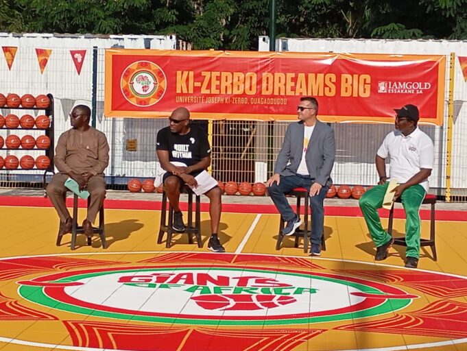 Burkina Faso : Iamgold Essakane SA offre un terrain de basket-ball moderne à l’Université Joseph Ki-Zerbo