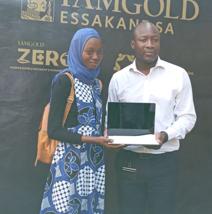 Burkina Faso : Iamgold Essakane SA octroie des bourses d’études à 08 enfants de ses travailleurs