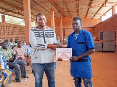 Burkina Faso : La mine de SOMISA s’investit dans la formation professionnelle d’une douzaine de jeunes des villages impactés, en menuiserie