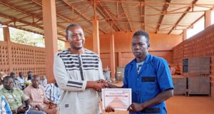 Burkina Faso : La mine de SOMISA s’investit dans la formation professionnelle d’une douzaine de jeunes des villages impactés, en menuiserie