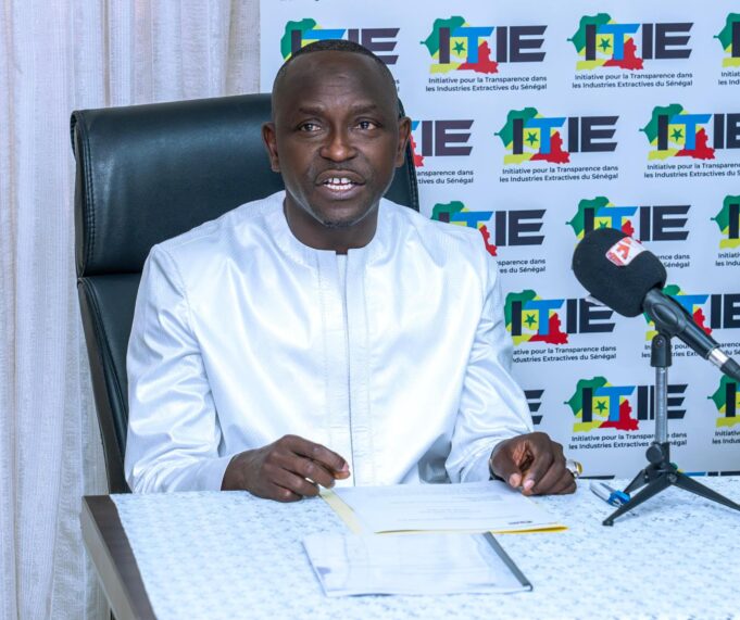 ITIE Sénégal : Cérémonie de passation de service entre le nouveau président Thialy Faye et la présidente sortante Oulimata Sarr