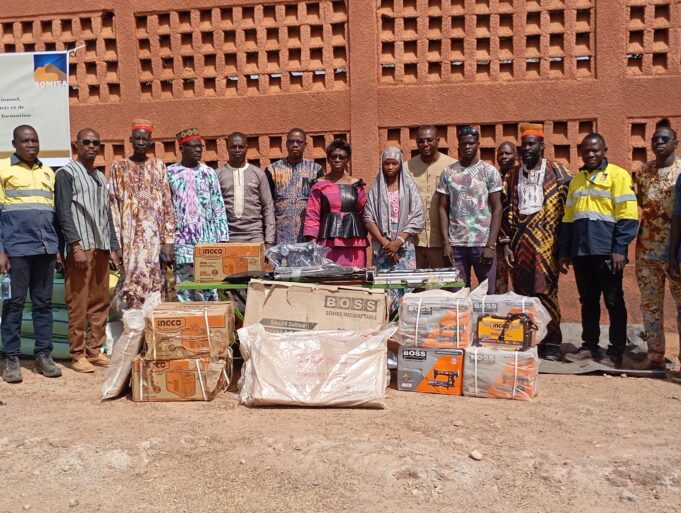 Formation professionnelle : SOMISA remet des kits d’installation à 20 jeunes formés