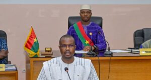 𝐄𝐱𝐩𝐨𝐬𝐞́ 𝐬𝐮𝐫 𝐥𝐚 𝐬𝐢𝐭𝐮𝐚𝐭𝐢𝐨𝐧 𝐝𝐞 𝐥𝐚 𝐍𝐚𝐭𝐢𝐨𝐧 : Le Premier ministre évoque l’acquisition des mines industrielles de Boungou et Waghnion en 2024 au profit de l’Etat