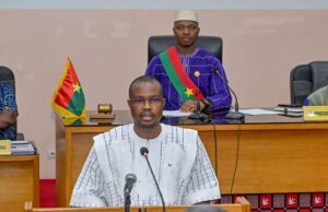 𝐄𝐱𝐩𝐨𝐬𝐞́ 𝐬𝐮𝐫 𝐥𝐚 𝐬𝐢𝐭𝐮𝐚𝐭𝐢𝐨𝐧 𝐝𝐞 𝐥𝐚 𝐍𝐚𝐭𝐢𝐨𝐧 : Le Premier ministre évoque l’acquisition des mines industrielles de Boungou et Waghnion en 2024 au profit de l’Etat