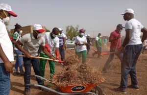 Journées nationales d’engagement patriotique : Le ministère des mines nettoie le marché de Garghin
