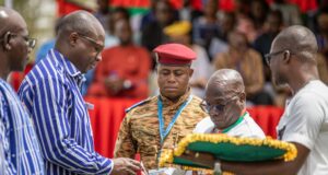 ENAM : Iamgold Essakane honorée par le gouvernement à la cérémonie de sortie des promotions 2021-2023 et 2022-2024 pour sa collaboration avec le gouvernement et sa contribution socio-économique