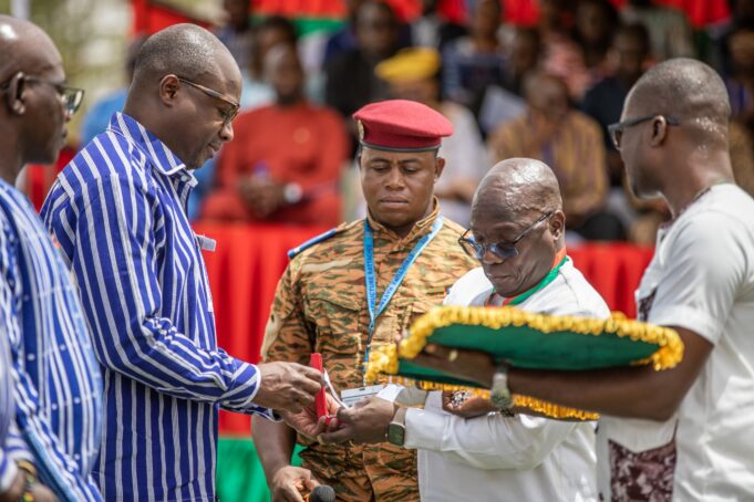 ENAM : Iamgold Essakane honorée par le gouvernement à la cérémonie de sortie des promotions 2021-2023 et 2022-2024 pour sa collaboration avec le gouvernement et sa contribution socio-économique