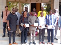 Alphabétisation en langue nationale : IAMGOLD Essakane SA offre 200 kits digitaux au ministère de l’éducation de base