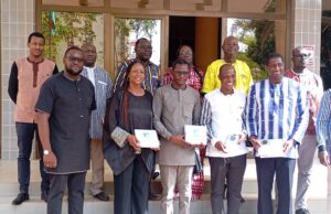 Alphabétisation en langue nationale : IAMGOLD Essakane SA offre 200 kits digitaux au ministère de l’éducation de base