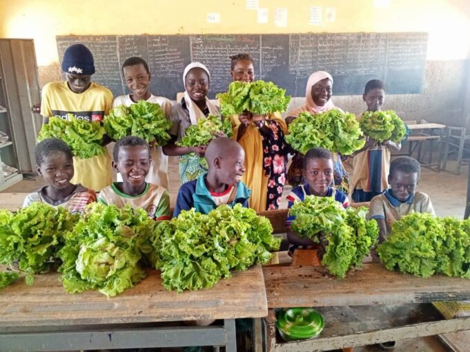 Education environnementale : La mine d’IAMGOLD Essakane SA soutient l’implantation de jardins scolaires