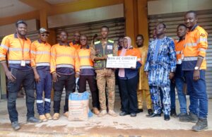 Mine de Houndé Gold : Les travailleurs offrent 80 tonnes de ciment et du carburant à Faso Mêbo à Bobo-Dioulasso