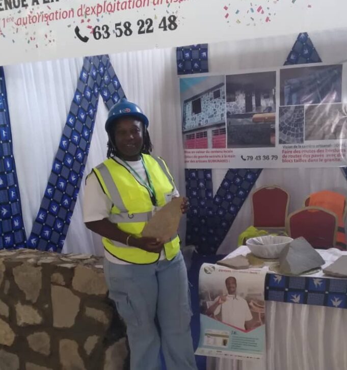 Moné Anaïse Agnès : Première femme propriétaire d’une autorisation d’exploitation artisanale de carrière au Burkina Faso