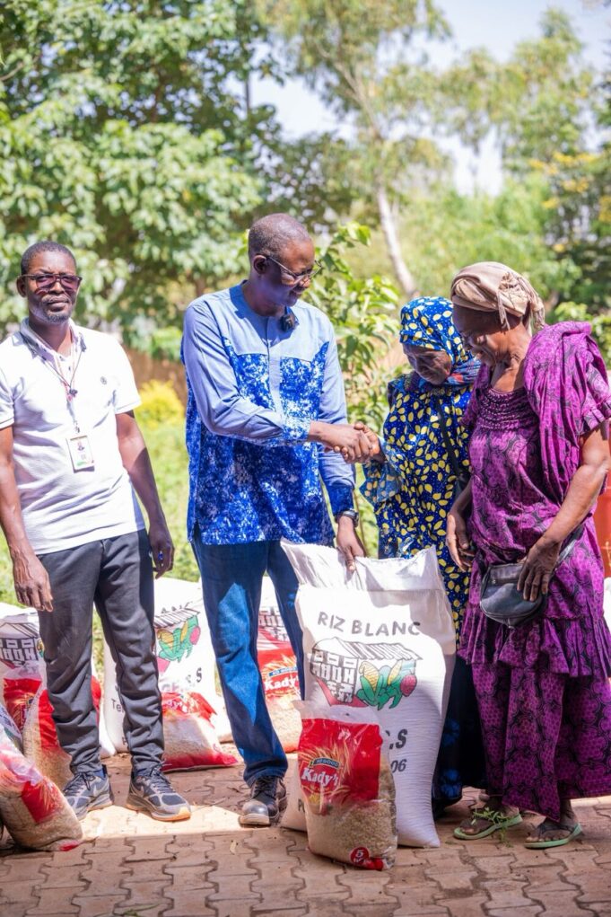 Burkina Faso : La SONABHY fait don de vivre à 500 ex-exploitants de la Carrière de granite de Pissy