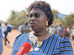 Priscille Zongo de la Chambre des Mines, élevée au rang d’Officier de l’Ordre de Mérite du Commerce et de l’industrie, avec agrafe Mine et Carrières