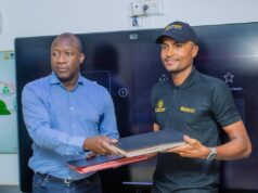 Le champion cycliste 𝐏𝐚𝐮𝐥 𝐃𝐀𝐔𝐌𝐎𝐍𝐓, 𝐀𝐦𝐛𝐚𝐬𝐬𝐚𝐝𝐞𝐮𝐫 𝐈𝐀𝐌𝐆𝐎𝐋𝐃 𝐄𝐬𝐬𝐚𝐤𝐚𝐧𝐞 𝐒𝐀