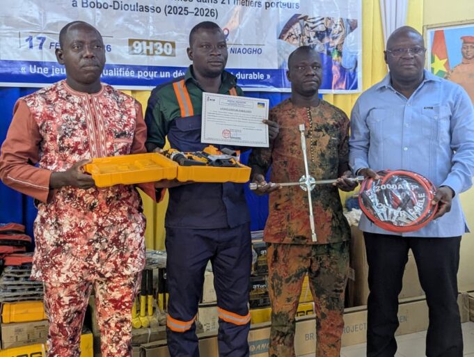 Formation professionnelle : La mine de Kiaka forme et installe 180 jeunes affectés par son projet minier dans 21 métiers